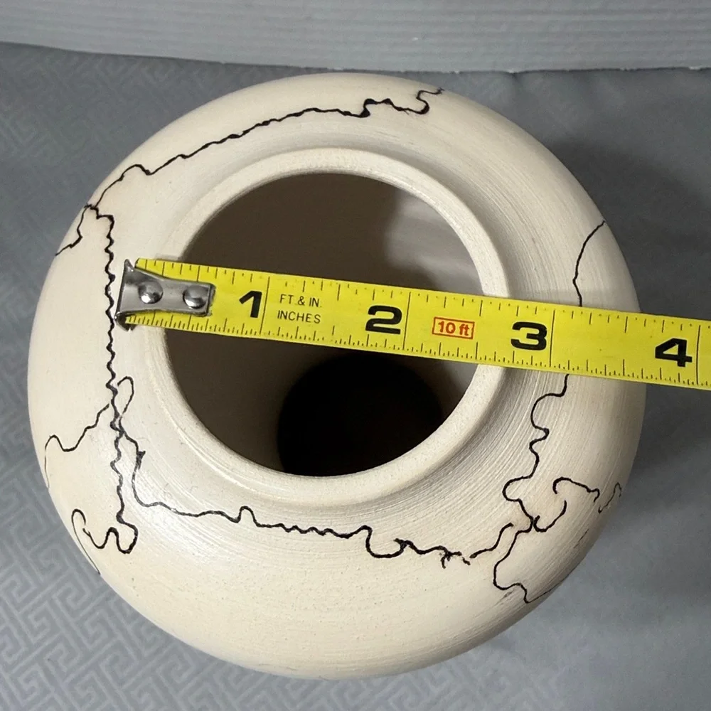 Navajo Indian Pottery Horse Hair Vase Signed 6 1/4 inches Unique
